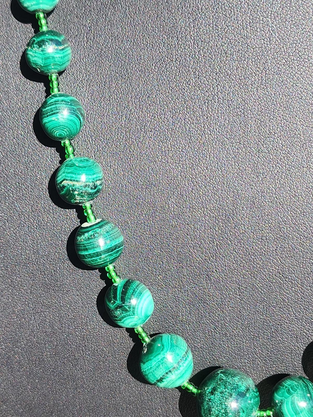 Vtg Natural Malachite Graduated Bead Necklace Deep Emerald Swirling Pattern 100g